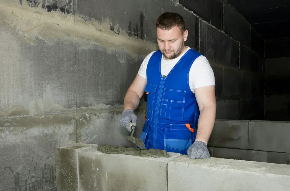 Zdjęcie Jaką zaprawę do gzymsów wybrać, aby uniknąć błędów w budowie?