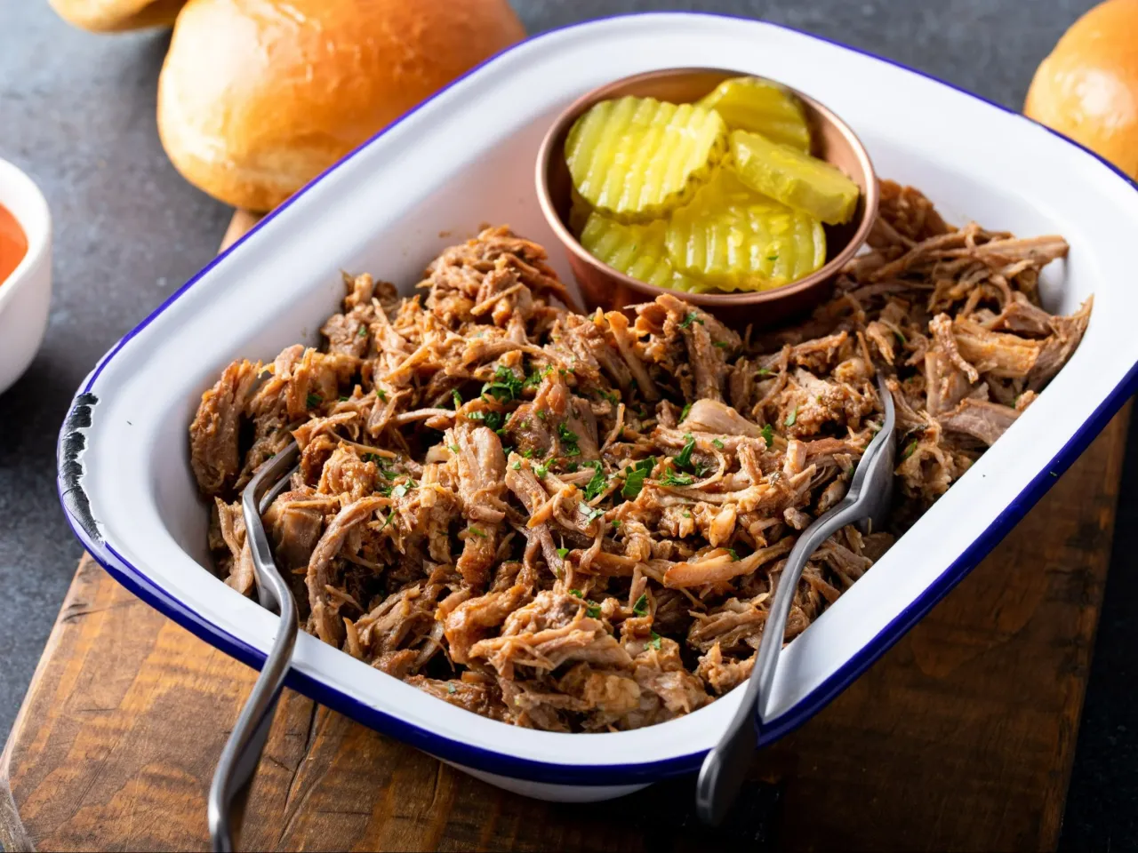Zdjęcie Jak przygotować idealną szarpaną wieprzowinę - sprawdzone przepisy i porady