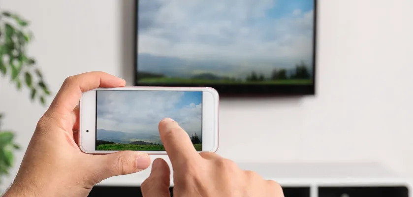 Zdjęcie Jak połączyć telefon Xiaomi z telewizorem Samsung - proste metody i porady