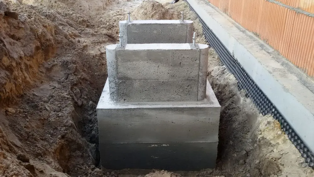 Zdjęcie Jak głęboki powinien być fundament pod pompę ciepła, aby uniknąć problemów?