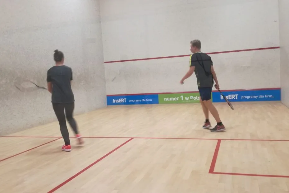 Zdjęcie Fitness i squash: jak połączenie tych dyscyplin poprawi Twoją formę