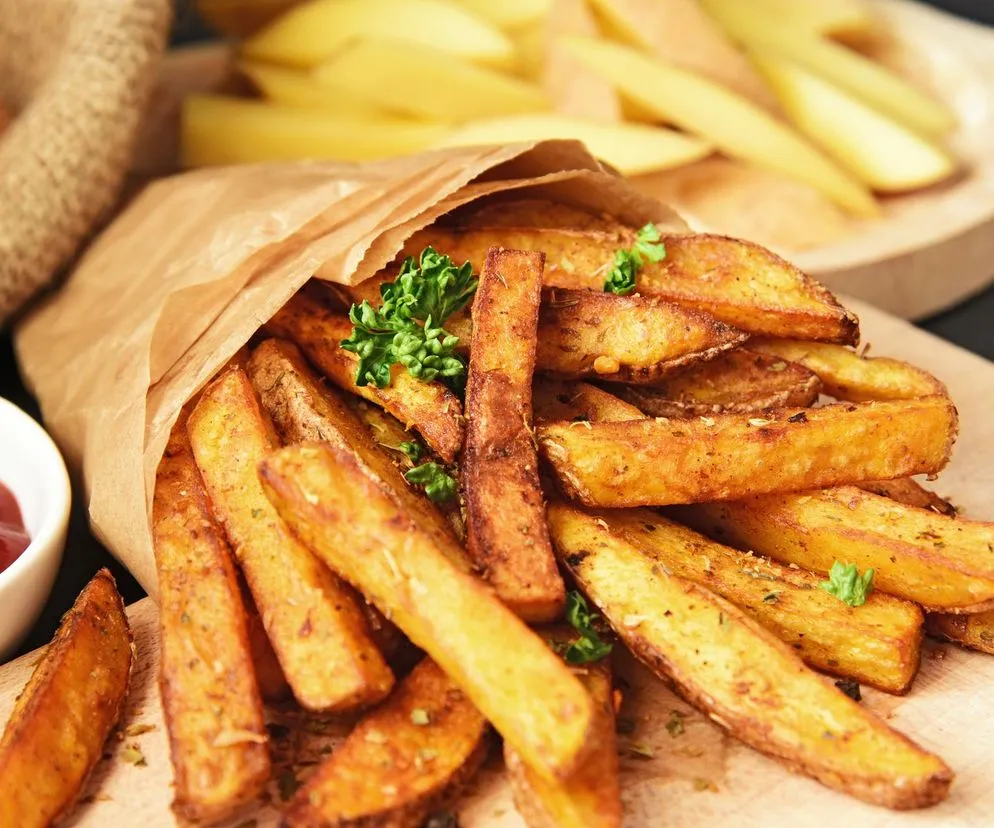 Zdjęcie Frytki domowe jak z restauracji? Odkryj sekret podw&oacute;jnego smażenia