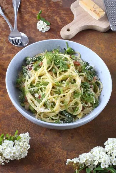 Zdjęcie Spaghetti carbonara ze szparagami – prosty przepis na idealne połączenie smaków