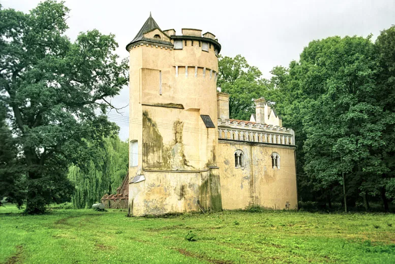 Zdjęcie Zamek w Zawadzie: tajemnice, historia i architektura, które zaskakują