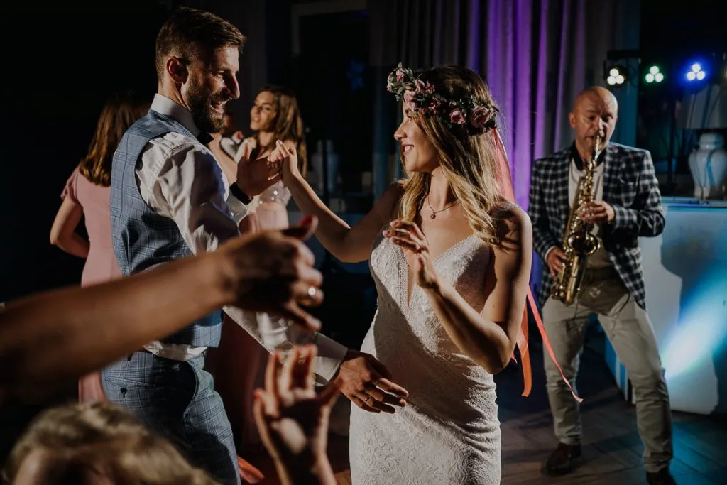 Zdjęcie Ile bierze fotograf za wesele? Ceny, które mogą Cię zaskoczyć
