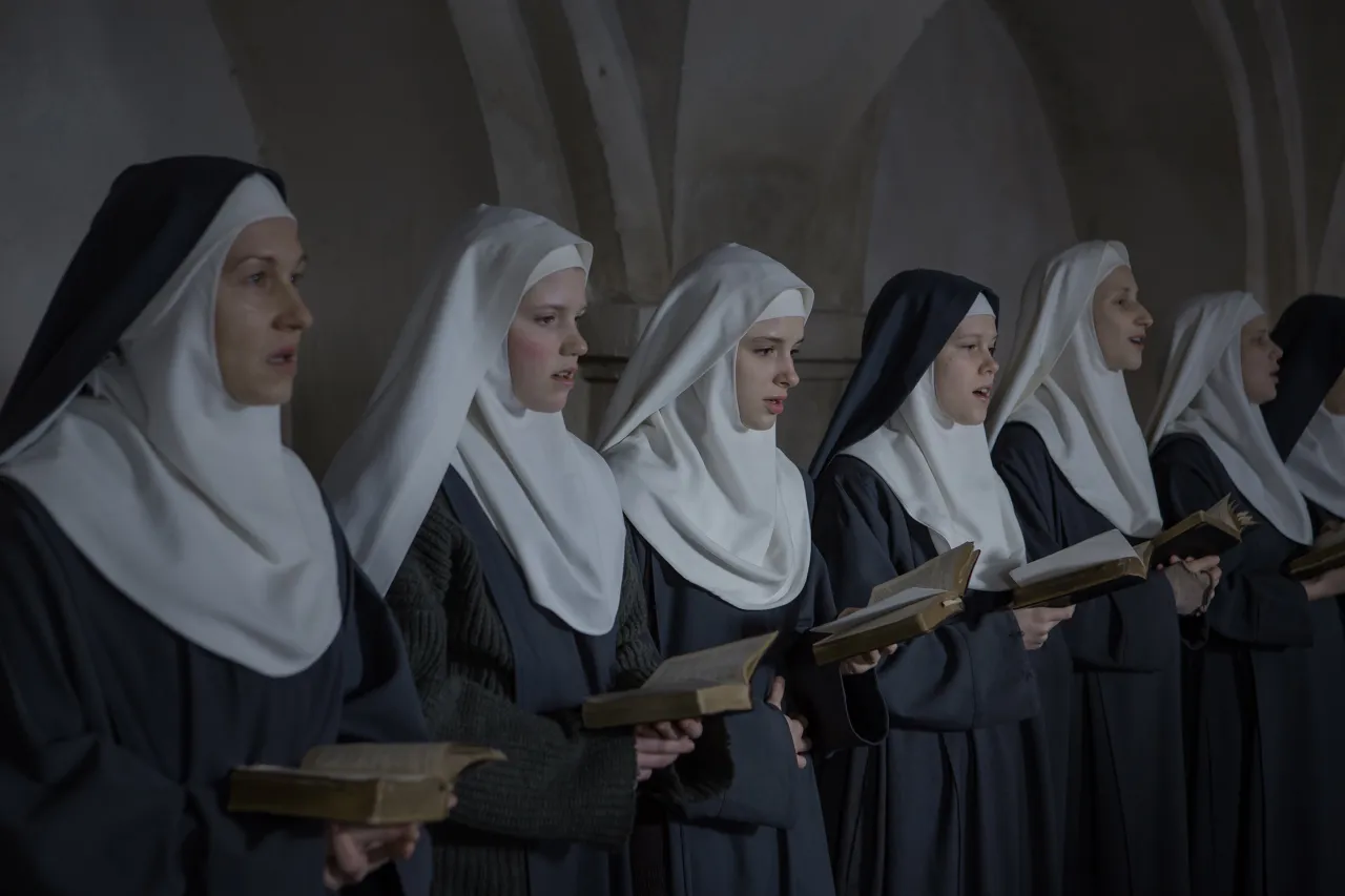 Zdjęcie Anne Fontaine i Niewinne: Wstrząsający dramat o siostrach zakonnych