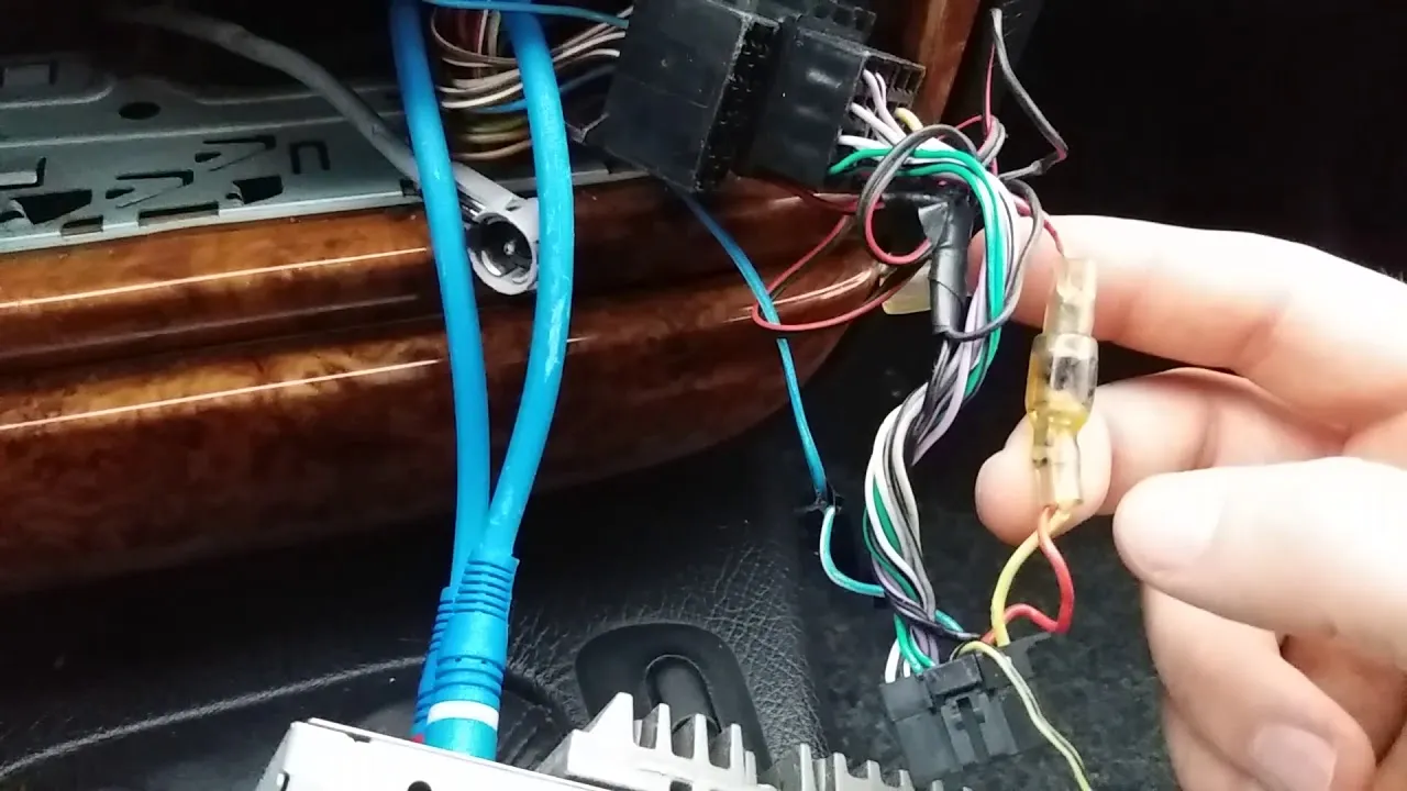 Zdjęcie Jak podłączyć subwoofer do wzmacniacza samochodowego bez błędów