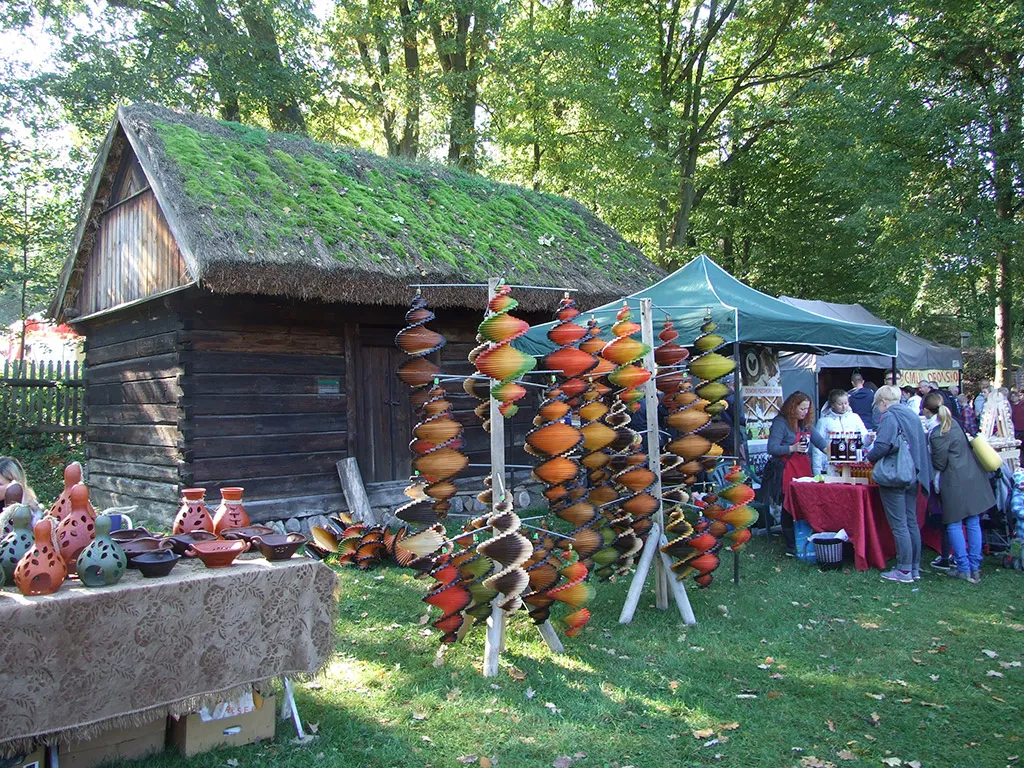 Zdjęcie Skansen w Radomiu: Fascynująca podróż przez kulturę i historię regionu