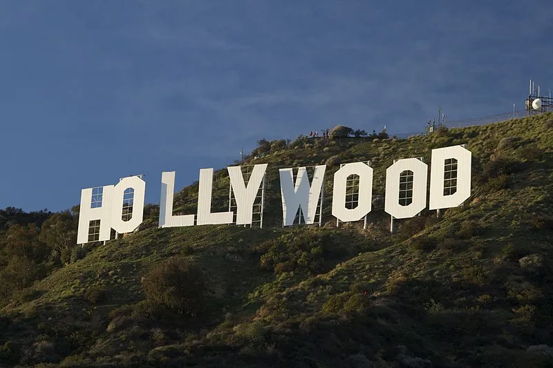 Zdjęcie Hollywood znaczenie: jak wpływa na kulturę i przemysł filmowy