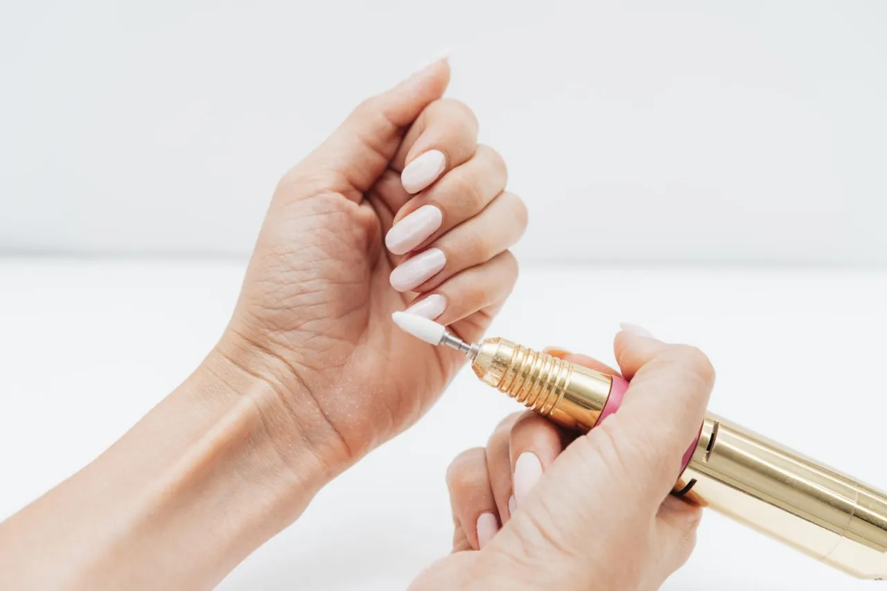 Zdjęcie Jakie frezy do manicure kombinowanego wybrać? Poradnik dla początkujących i profesjonalistów