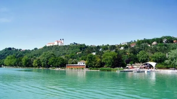 Zdjęcie Temperatura wody w Balatonie we wrześniu: kiedy na kąpiel?