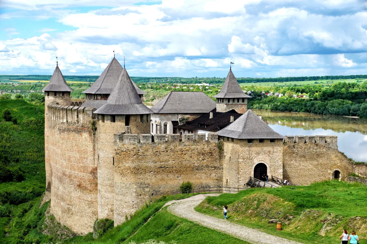 Zdjęcie Zamek w Chocimiu: Historia, atrakcje i tajemnice twierdzy