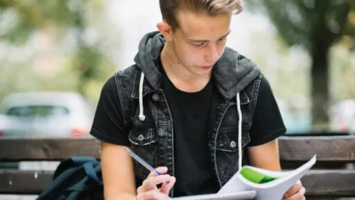 Zdjęcie Czy po licencjacie można uczyć w szkole? Sprawdź wymagania i warunki