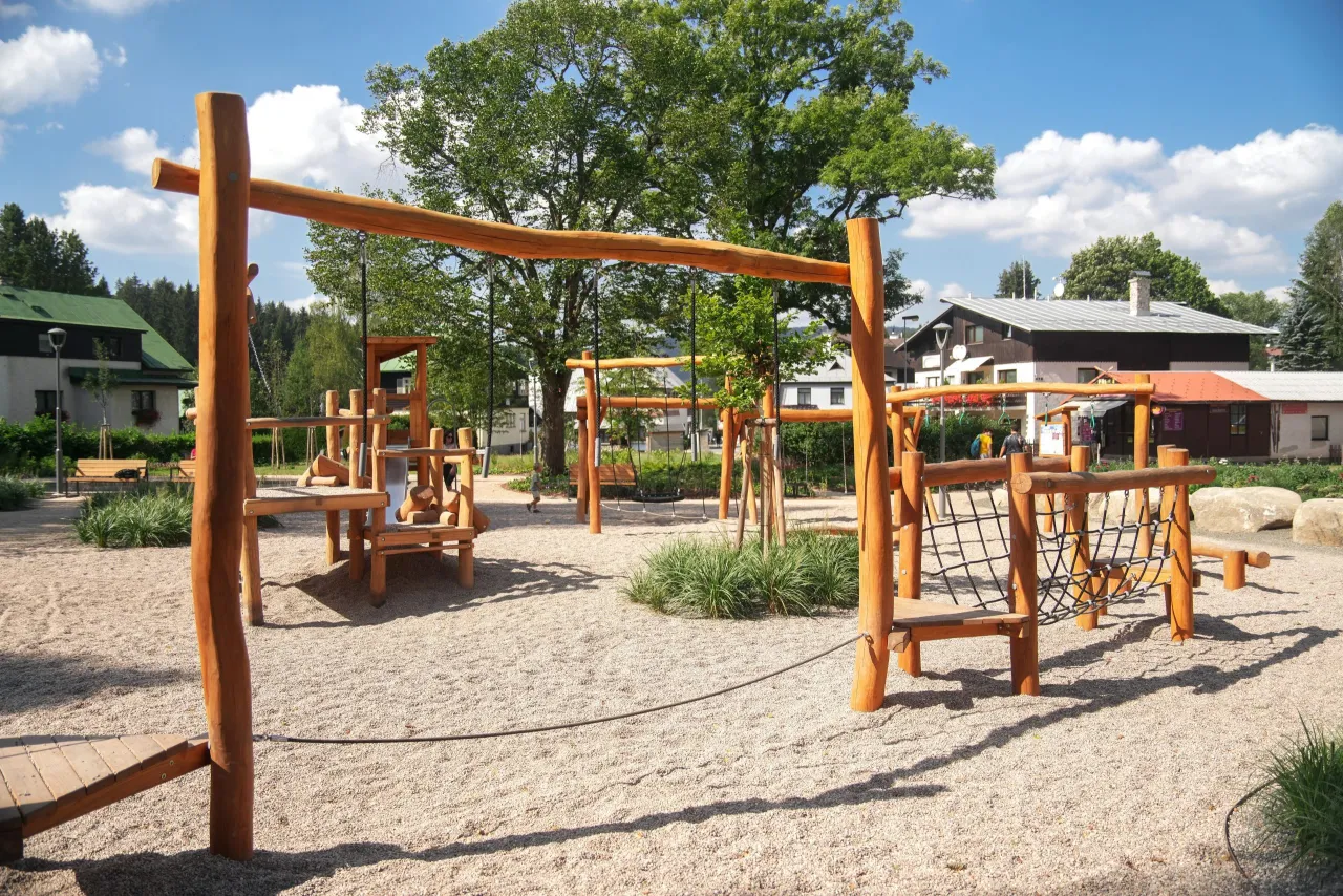 Zdjęcie Zabawy plenerowe dla dzieci i rodziców - radość i integracja w naturze