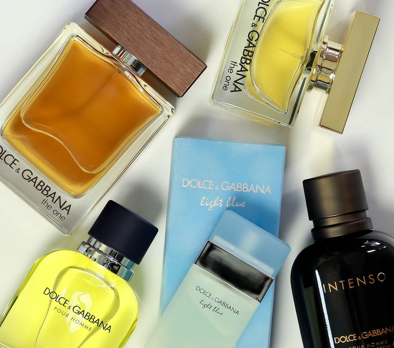 Zdjęcie Jak rozpoznać oryginalne perfumy Carolina Herrera i uniknąć podróbek