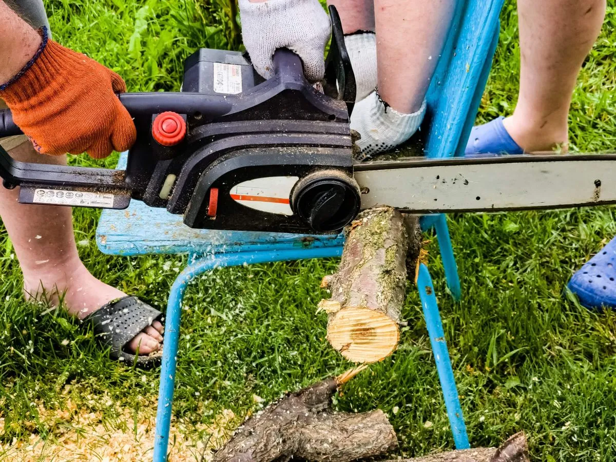 Zdjęcie Koziołki do cięcia drewna: Jak ułatwić sobie pracę w ogrodzie?
