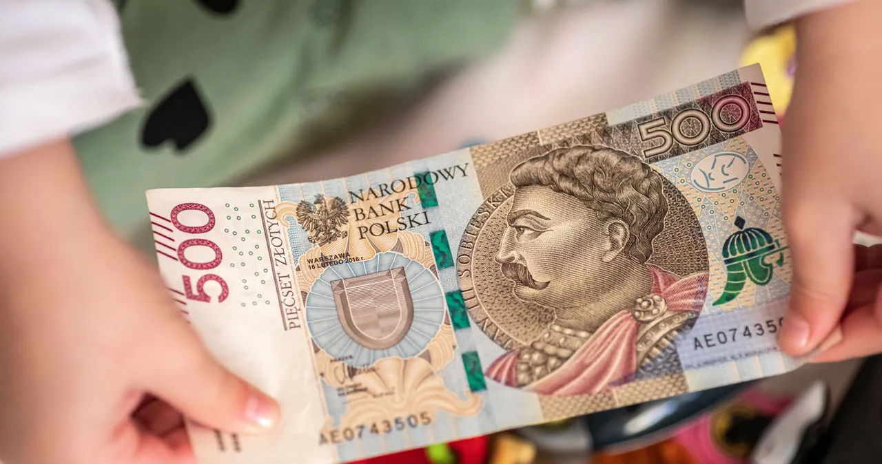 Zdjęcie Czy 500 plus wlicza się do dochodu w funduszu socjalnym? Ważne informacje.