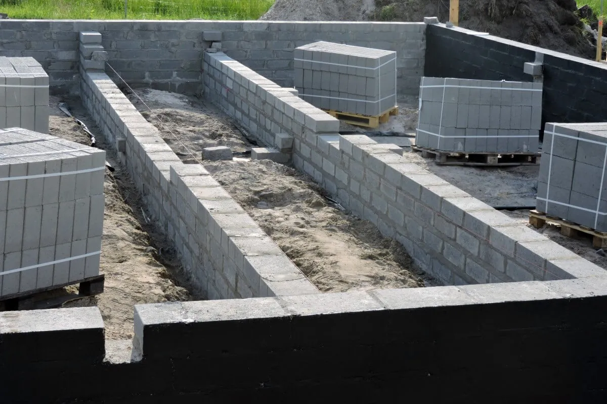 Zdjęcie Jaki cement na fundament? Najlepsze wybory dla trwałych fundamentów