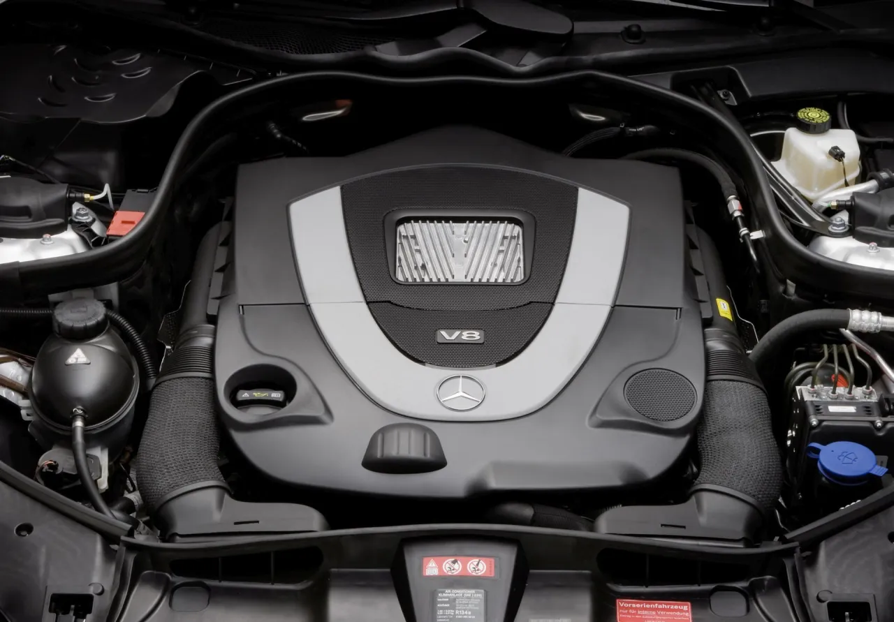 Zdjęcie Najczęstsze usterki i opinie o silniku Mercedes 5.5 V8 – Co warto wiedzieć?