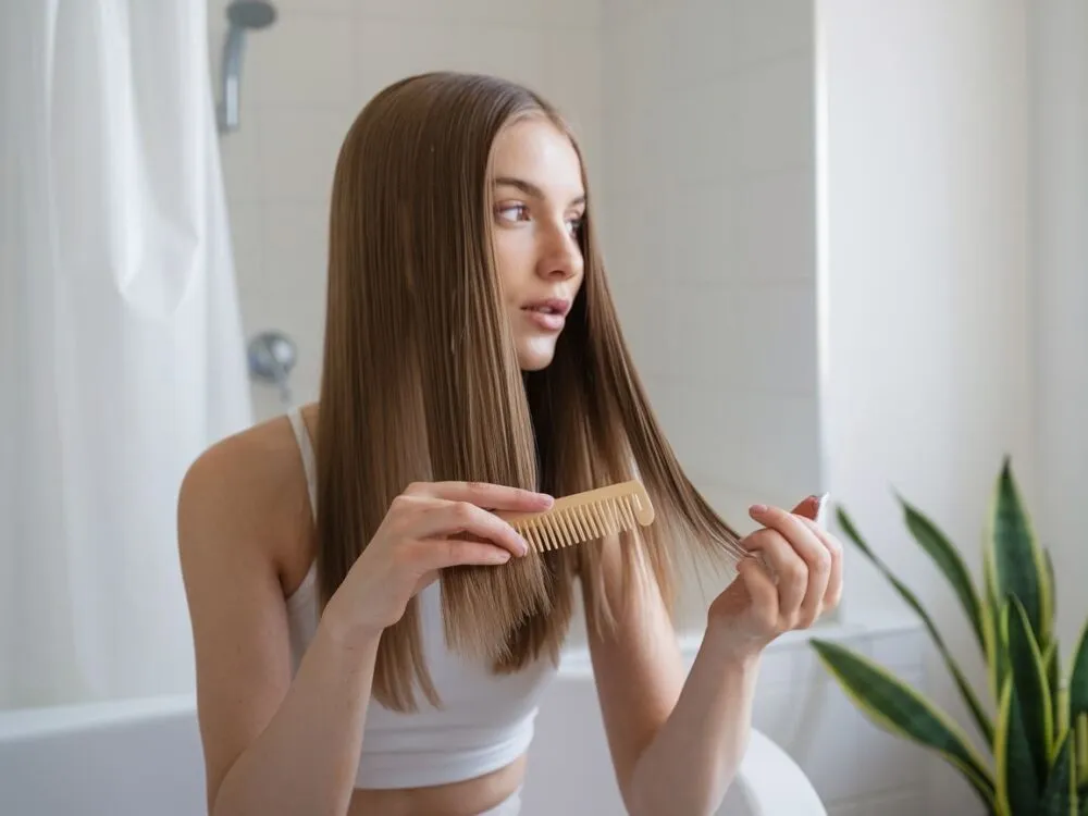 Zdjęcie Proste włosy bez prostownicy? Naturalne triki na gładką taflę!