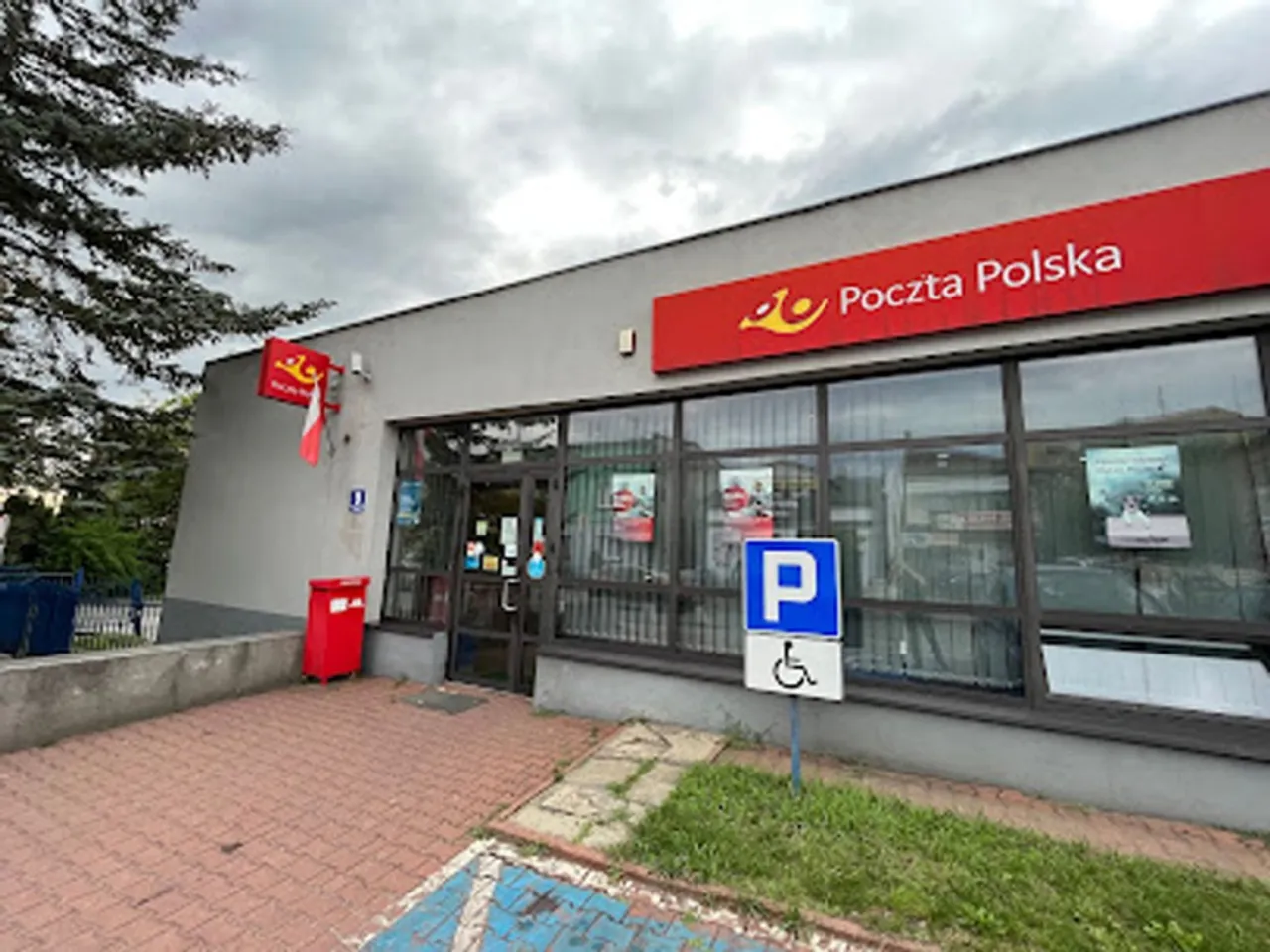 Zdjęcie O której zamyka się poczta w Jaśle? Godziny otwarcia