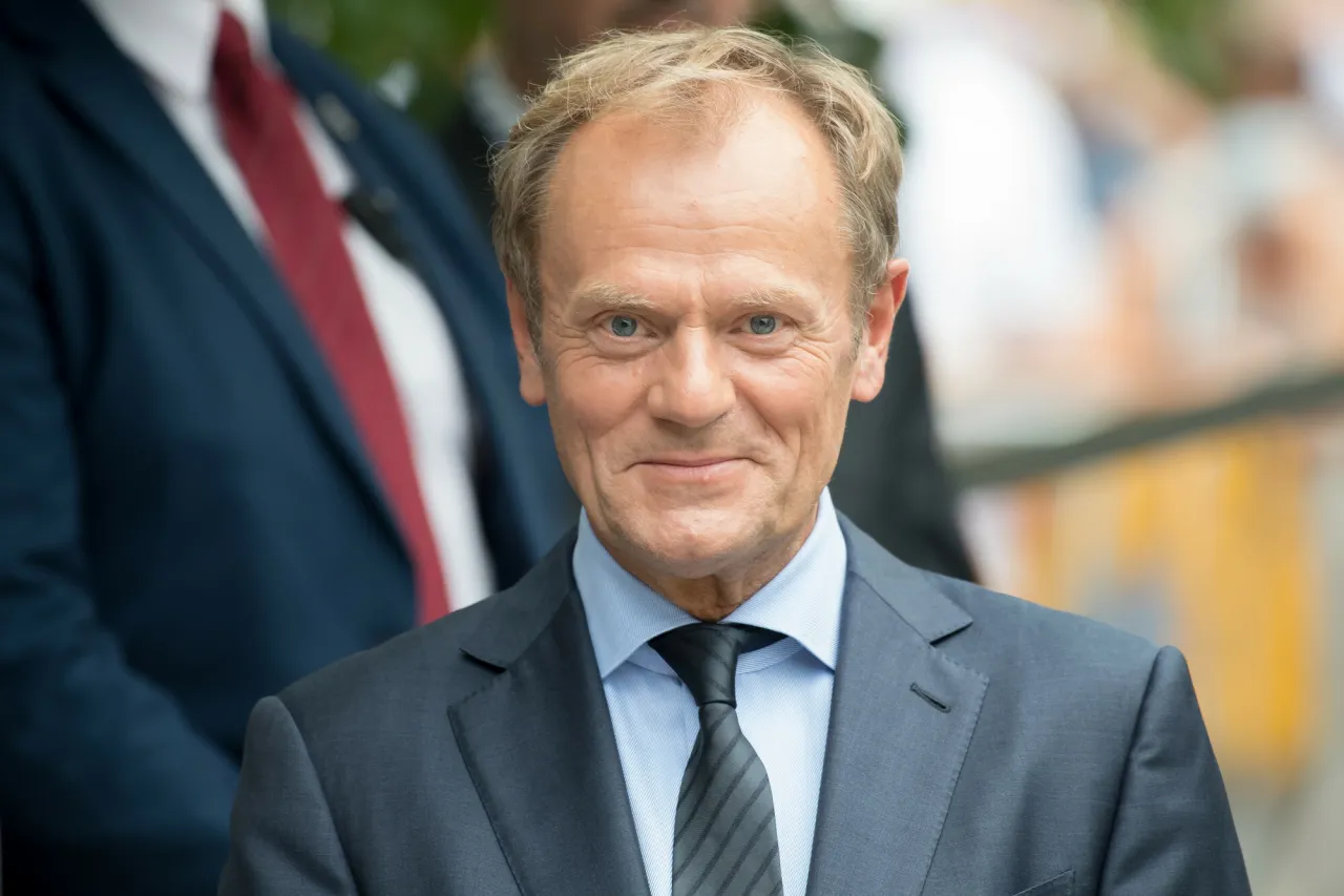Zdjęcie Ile zarabia Donald Tusk w Unii Europejskiej? Zaskakujące szczegóły jego pensji