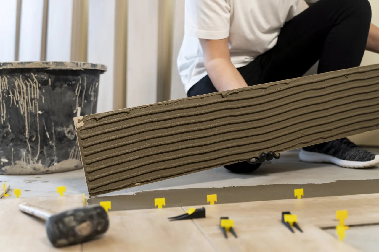 Zdjęcie Układanie płytek 2026: Cennik, czynniki i jak nie przepłacić