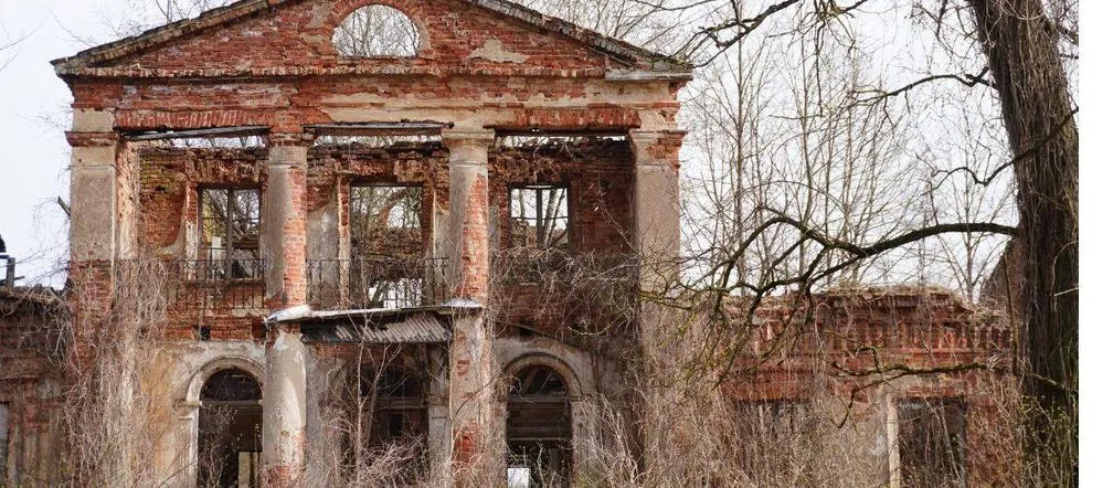 Zdjęcie Zabytkowy dworek Leśce: historia, architektura i tajemnice miejsca