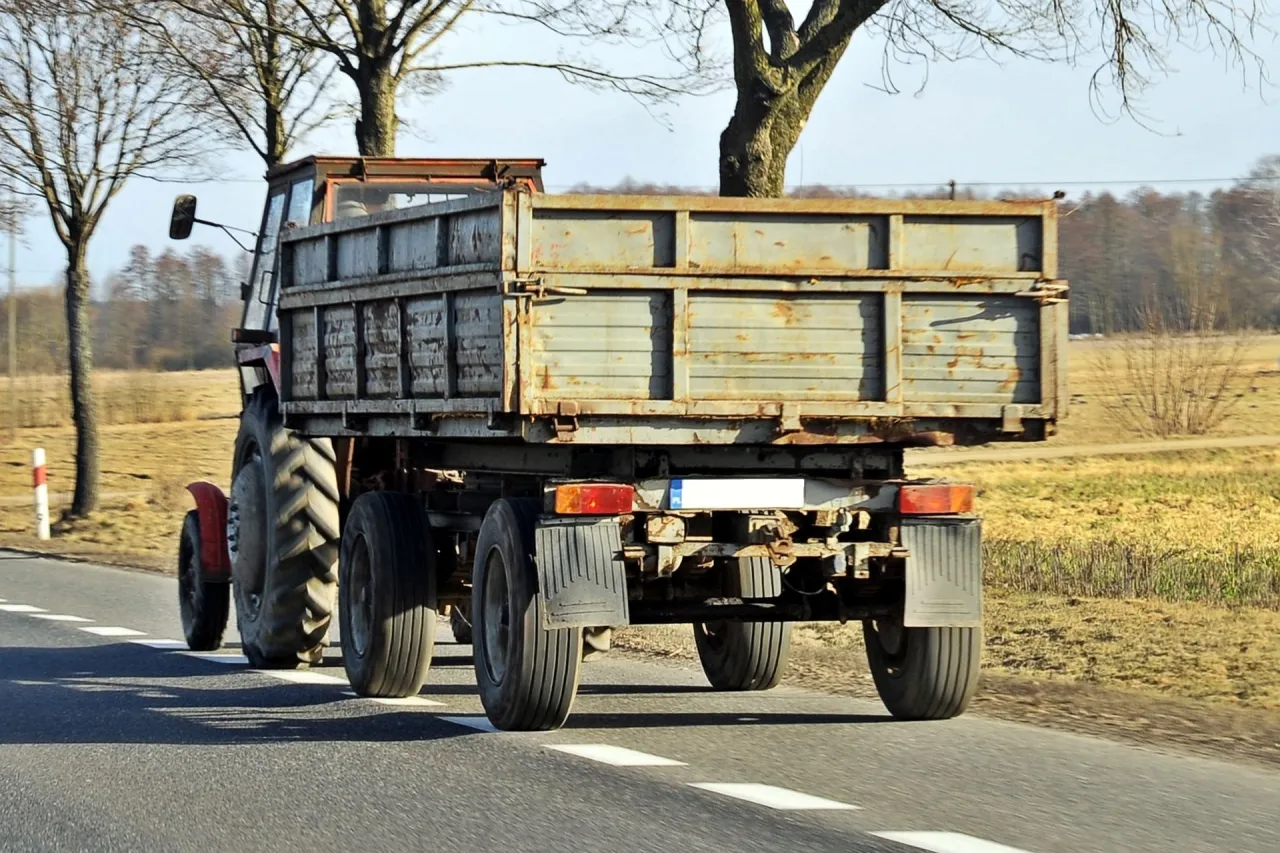 Zdjęcie Jaki pojazd nie może wjechać na autostradę? Poznaj zasady i przepisy!