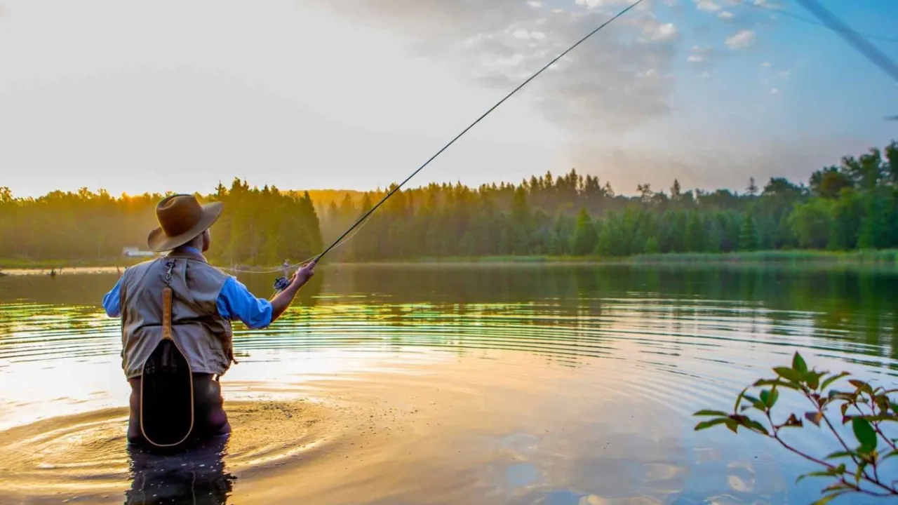 Zdjęcie Wędkowanie z noclegiem: najlepsze łowiska i pomysły na urlop