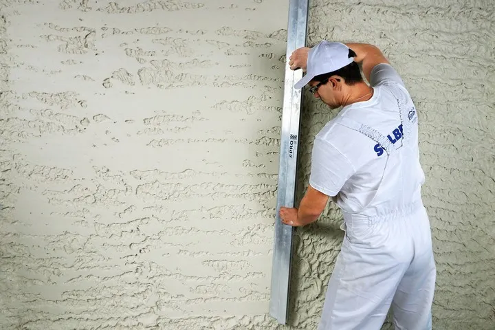 Zdjęcie Jaka cena za tynki gipsowe? Poznaj aktualne stawki w Polsce