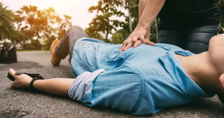 Zdjęcie Jak udzielić pierwszej pomocy w nagłych wypadkach i uratować życie