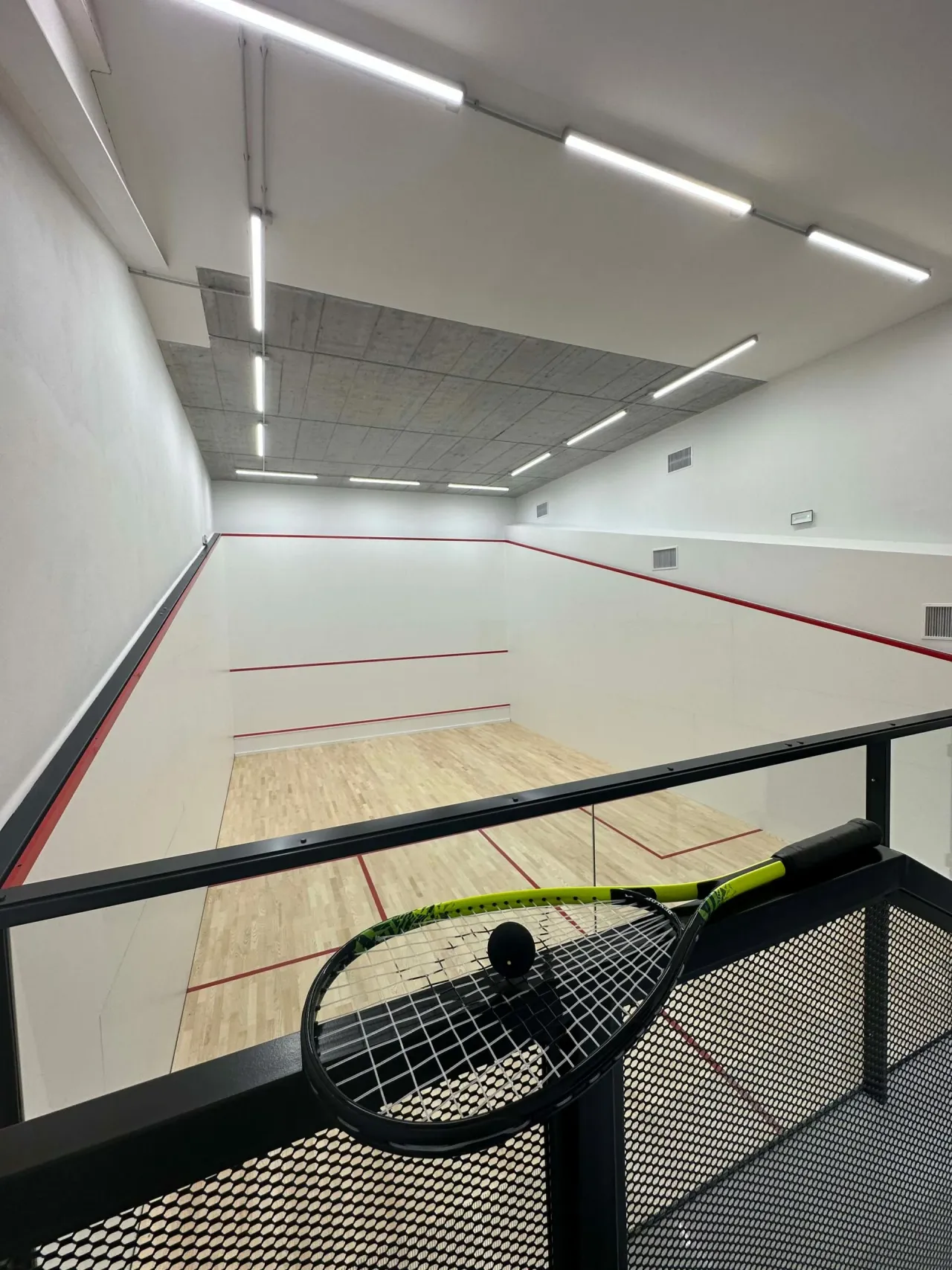 Zdjęcie Sala do squasha: poznaj wymiary i materiały idealnego kortu