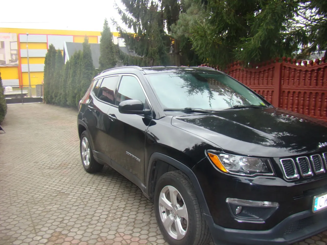Zdjęcie Ile pali jeep compass 2.4 benzyna? Sprawdź realne spalanie w mieście i trasie