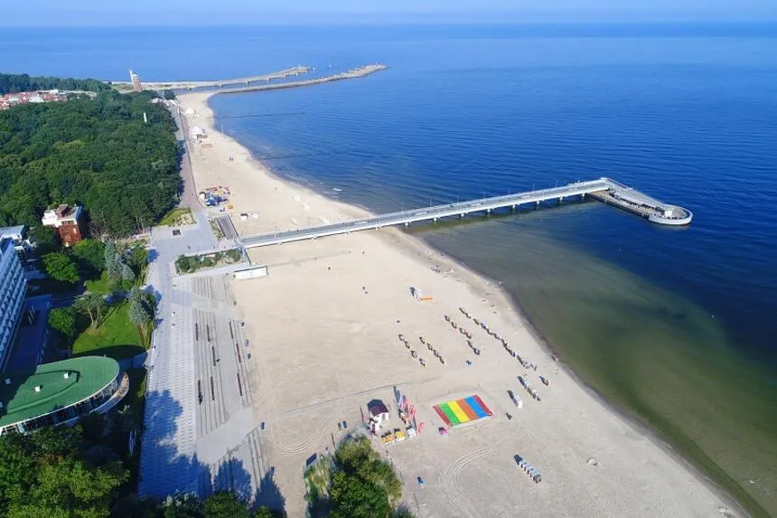 Zdjęcie Kołobrzeg plaża wschodnia czy zachodnia – która jest lepsza dla rodzin?