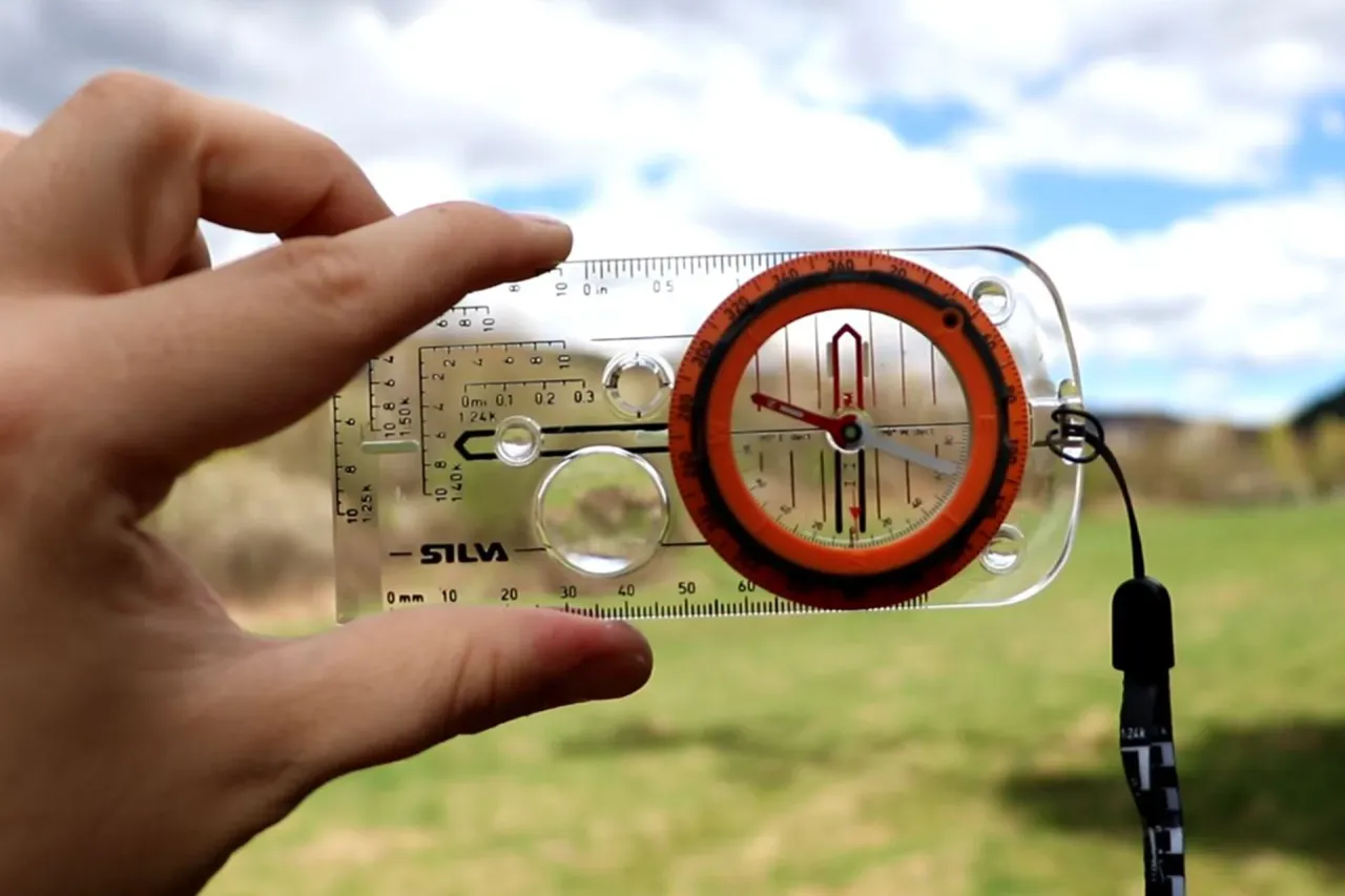 Zdjęcie Kompas: Jaki kupić? Praktyczny przewodnik po wyborze