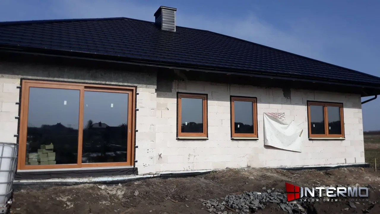 Zdjęcie Jaki dach wybrać do okien Winchester? Porównanie i zalety różnych typów dachów