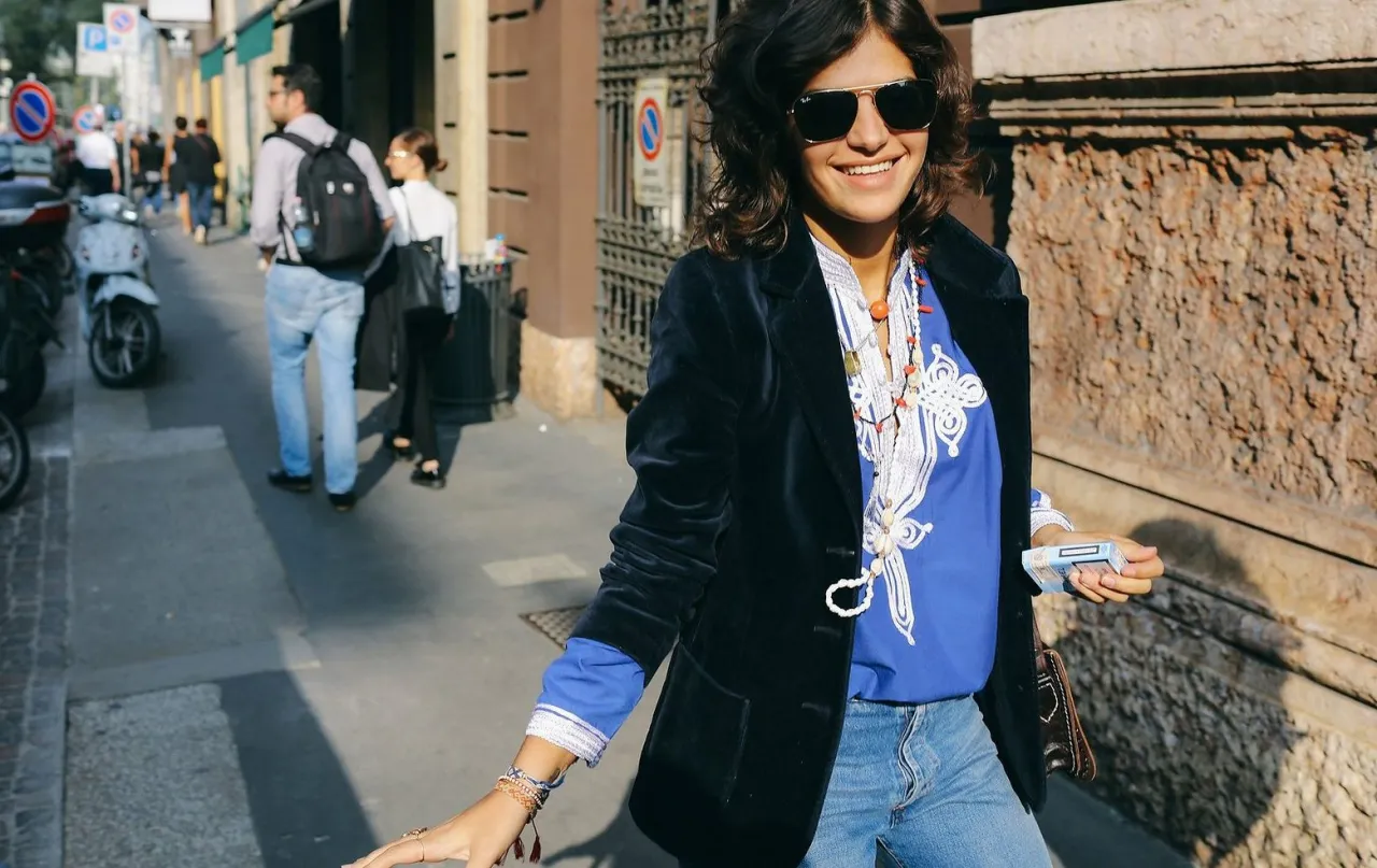 Zdjęcie Czy aksamit jest modny? Odkryj, jak go nosić i stylizować