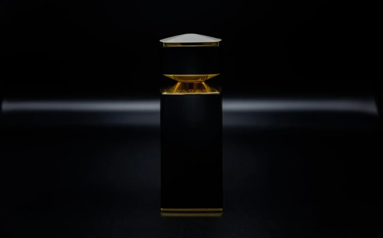 Zdjęcie Najlepsze niszowe perfumy męskie - ranking, który zaskoczy Twoje zmysły