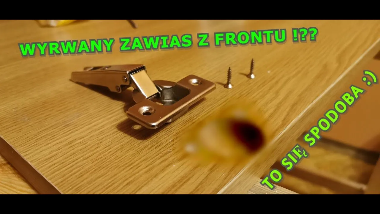 Zdjęcie Jak naprawić dziurę w drzwiach z płyty i uniknąć kosztownych błędów