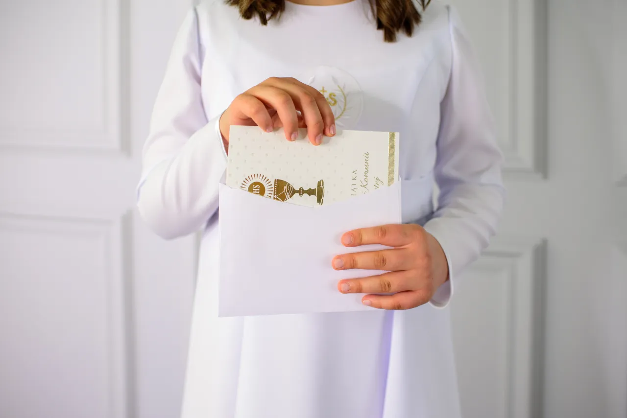 Zdjęcie Ile dać na komunię? Sprawdź widełki i zasady 2024