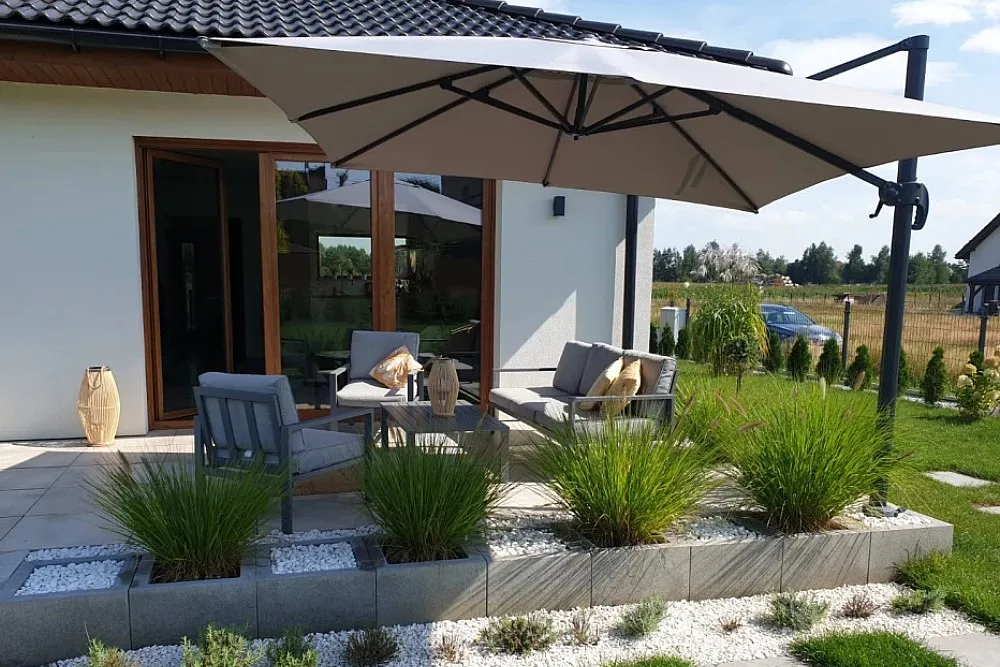 Zdjęcie Jak odnowić parasol ogrodowy, aby cieszyć się nim przez lata?