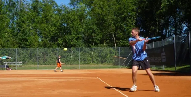 Zdjęcie Dlaczego tenis jest drogi? Poznaj prawdziwe koszty rozpoczęcia gry