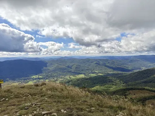 Zdjęcie Nocleg pod Tarnicą: Wołosate czy Ustrzyki Górne? Wybierz mądrze!