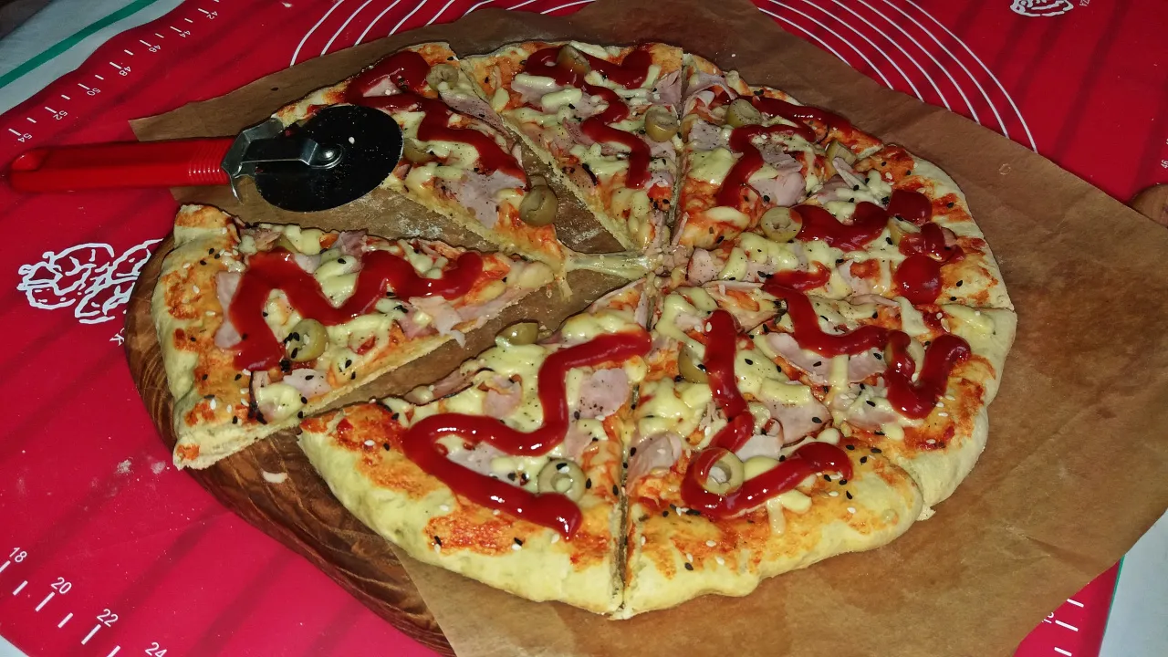 Zdjęcie Jak zrobić ciasto na pizzę bez drożdży - szybki i pyszny przepis