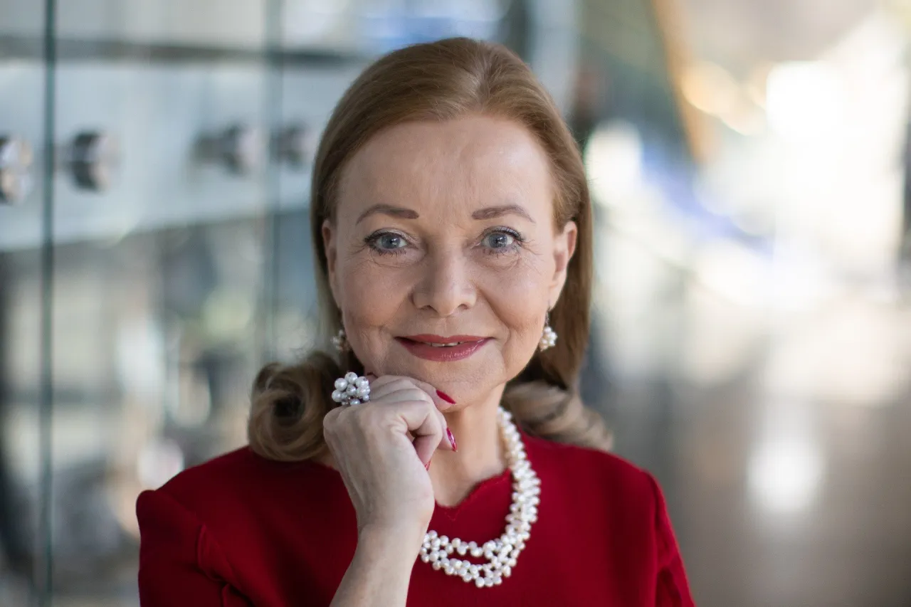 Zdjęcie Laura Łącz wiek - zaskakujące podejście do lat i urodzin