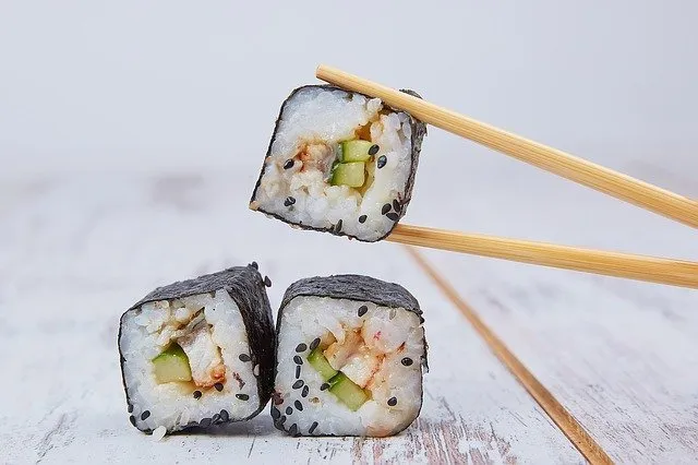 Zdjęcie Co potrzeba do sushi w domu – lista składników i narzędzi krok po kroku
