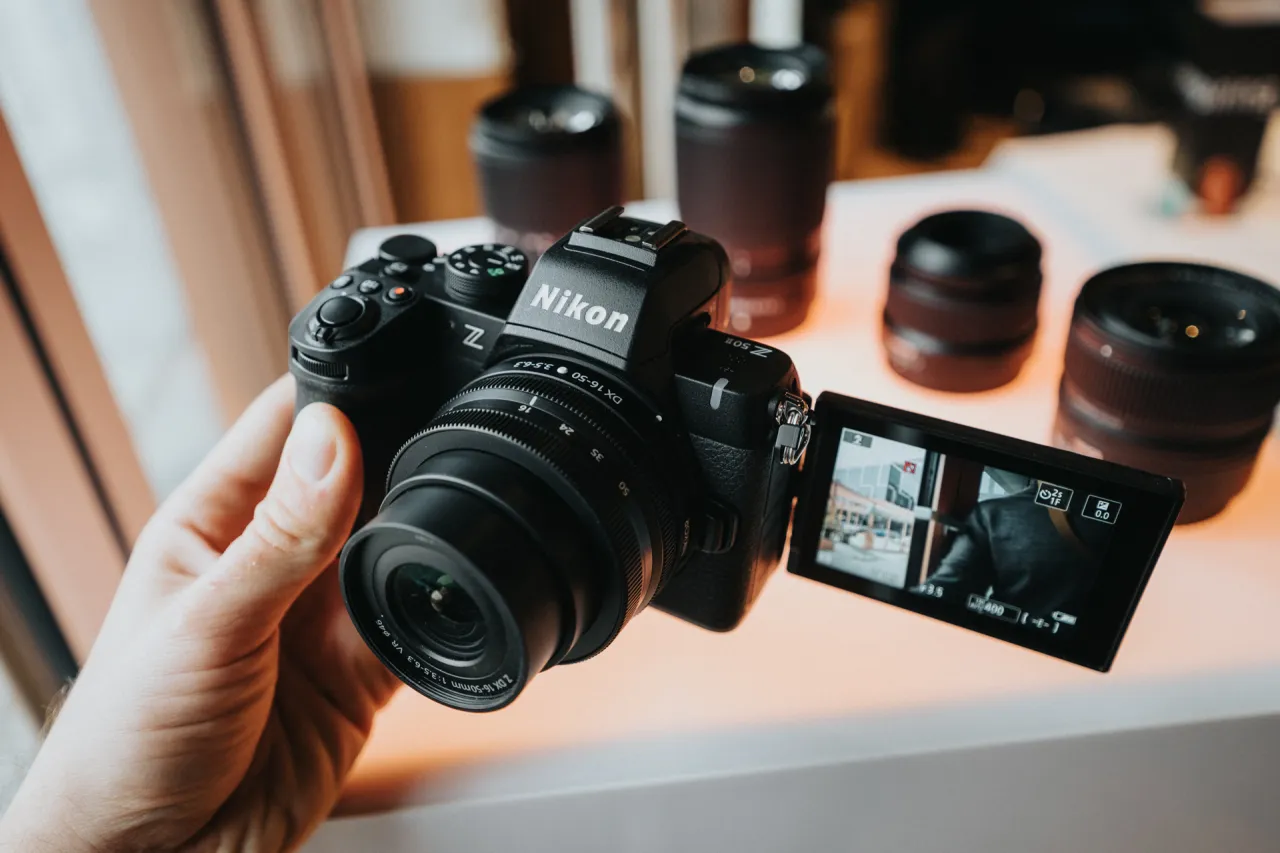 Zdjęcie Lustrzanka DX: Dlaczego warto wybrać aparat z matrycą DX?