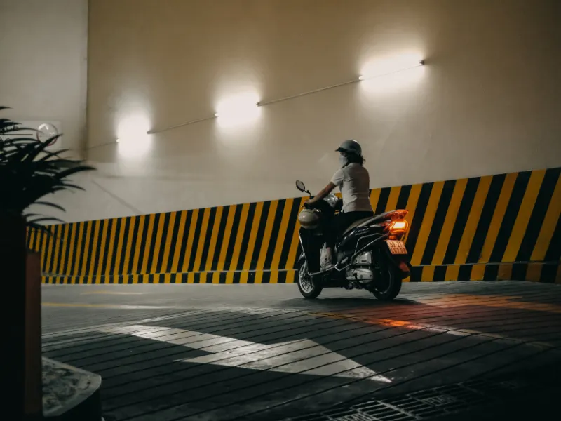 Zdjęcie Czy skuter to motorower? Kluczowe różnice i prawne aspekty