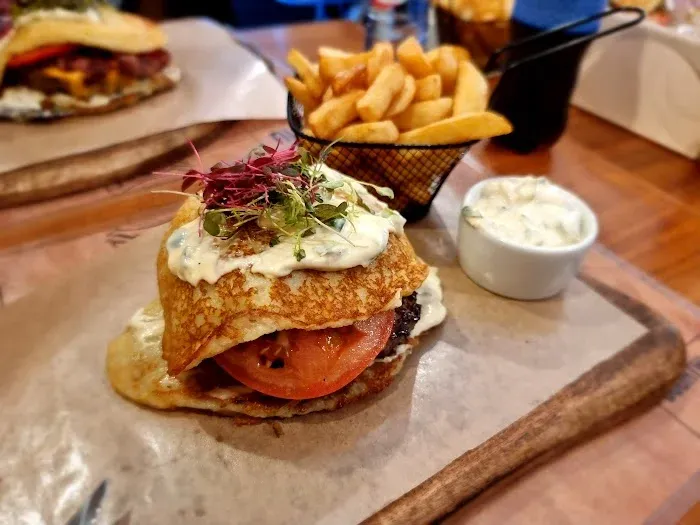 Zdjęcie Gdzie zjeść w Zwierzyńcu? Odkryj najlepsze lokale gastronomiczne